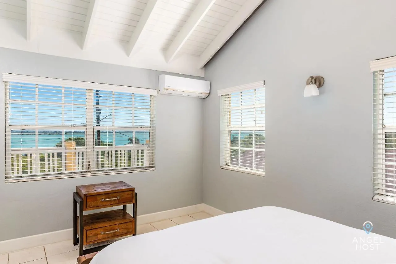 Bright And Roomie Bottle Creek Apartments Whitby جزر تركس وكايكوس