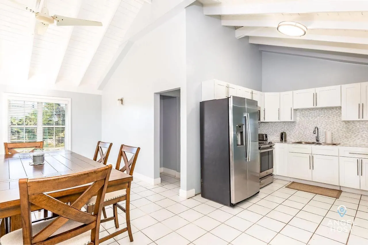 Bright And Roomie Bottle Creek Apartments Whitby جزر تركس وكايكوس